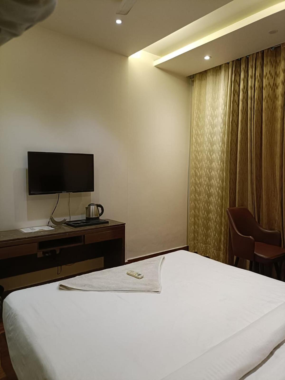 Hotel Parklane 아그라 외부 사진